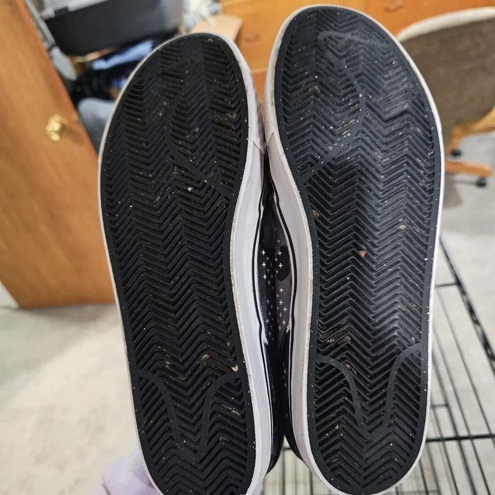 Nike Shoes - Picture 5 of 5